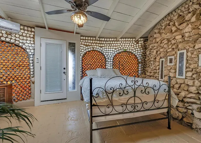 Bottle House - Both Main And Holiday home Tucson